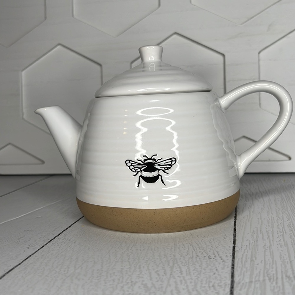 Woolly Heads by Magenta Collectible Bumblebee Bee Teapot White/Cream Rae Dunn